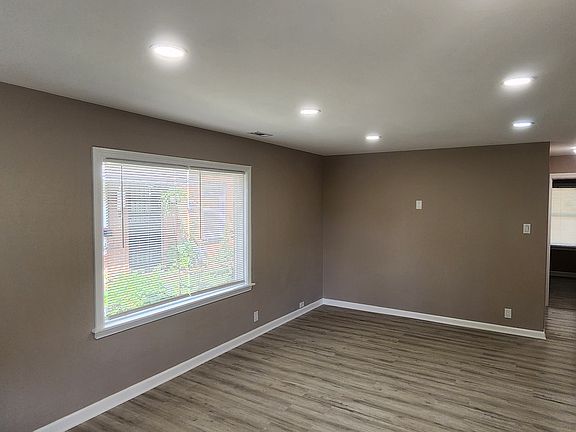 4th image of 14919 Langley Ave