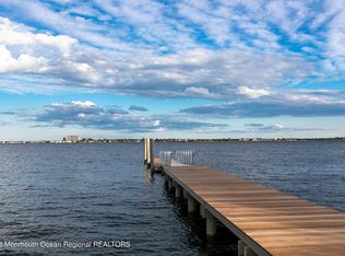 17 Heathcliff Rd, Rumson, NJ 07760