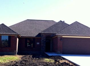 52 Texian Trl N, Angleton, TX 77515