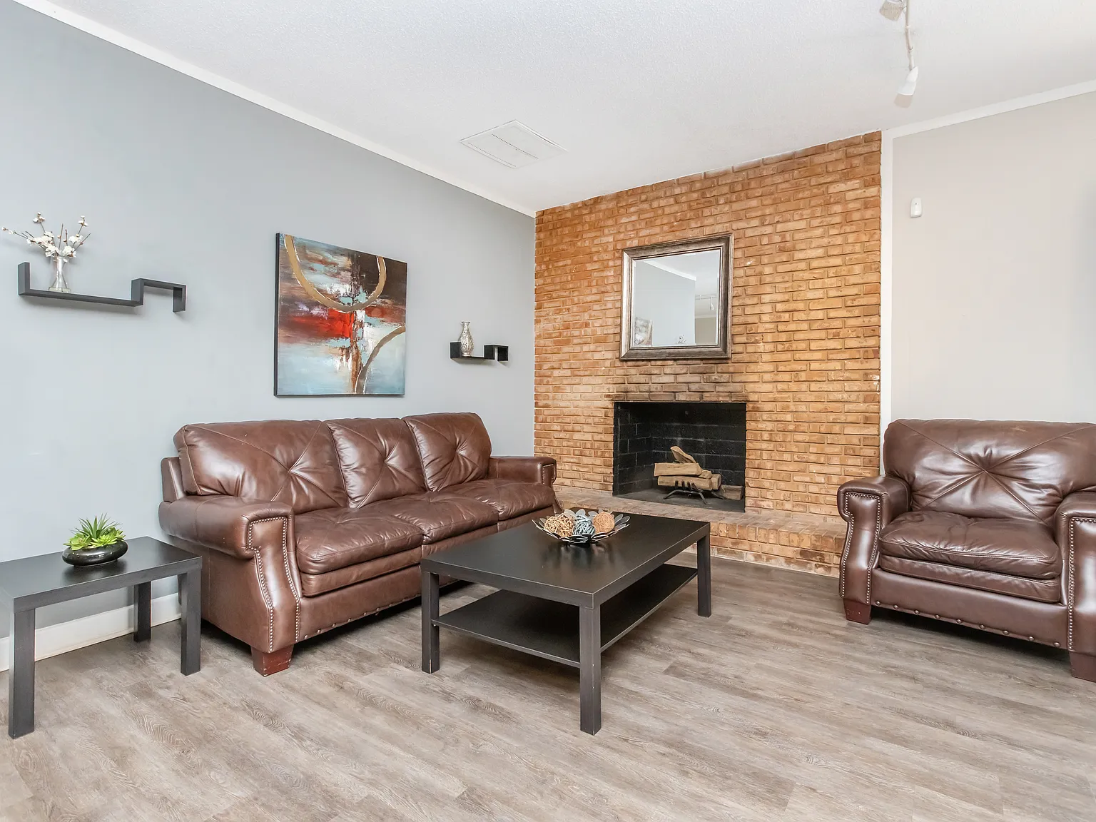 Vista Villa Apartment Homes — Photo 4