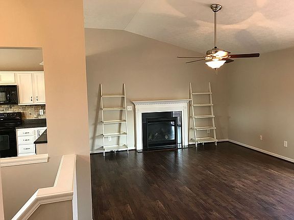 3rd image of 6392 Pembroke Dr