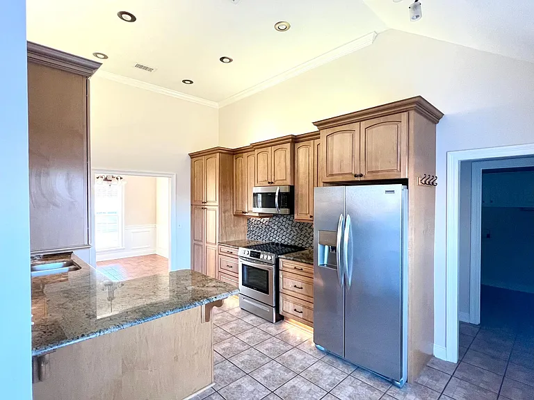 506 Laurelwood Dr — Photo 3