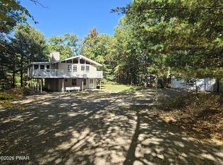 802 Clydesdale Ct, Hawley, PA 18428