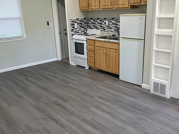 2nd image of 400 W North St