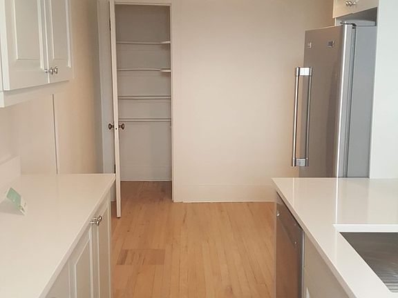 4th image of 220 E Laurel St #Laurel220unit-6