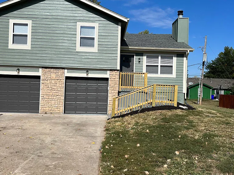 227 N Olathe View Rd — Photo 1