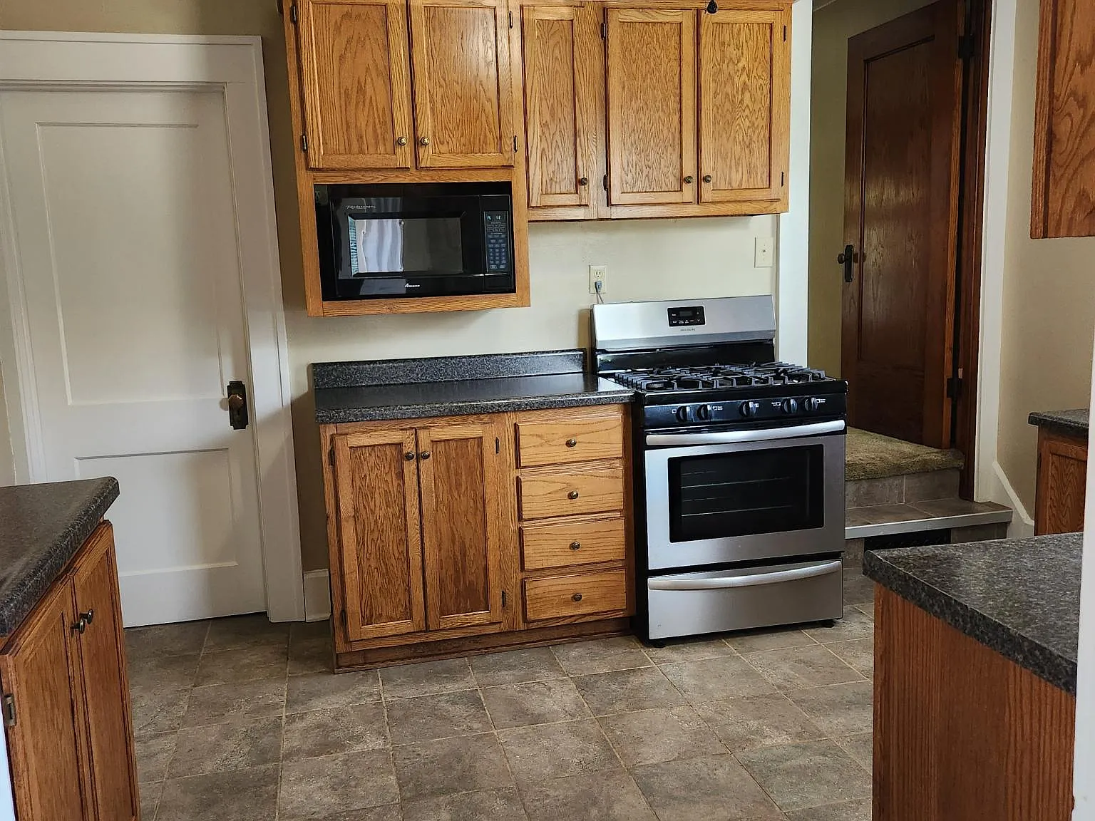 4 bed, 1.5 bath, 1880 sqft, $1,795 — Photo 3