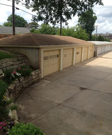 127 Wedgewood Dr #127 — Photo 2