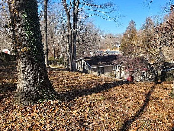 3rd image of 1659 Lyndhurst Dr