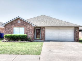 808 Shadowhill St, Norman, OK 73071