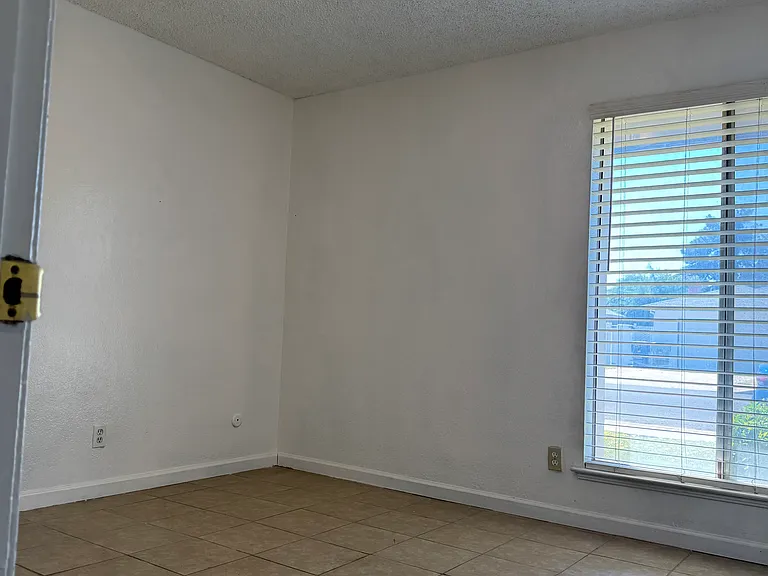 89 W Santana Ave #A — Photo 4