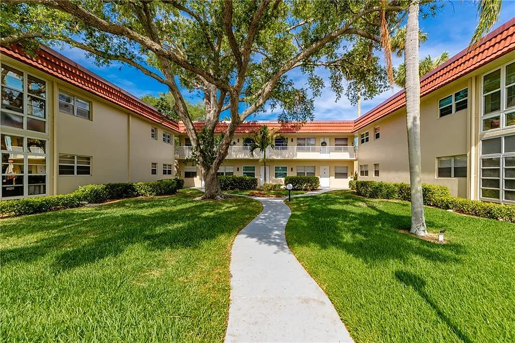 2 bed, 2.0 bath, 1000 sqft, $1,500 — Photo 2