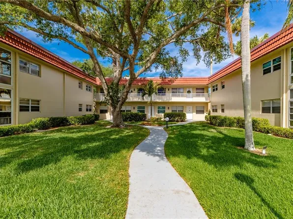 17 Vista Palm Lane #201, Vero Beach, FL 32962