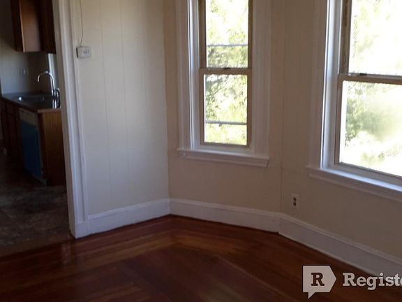 4th image of 226 Belmont St
