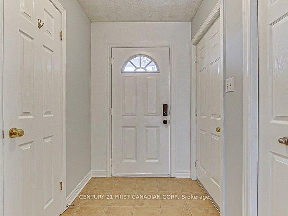 3rd image of 706 Hedgerow Pl