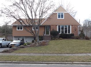 36 Dorothy Ln, Kings Park, NY 11754