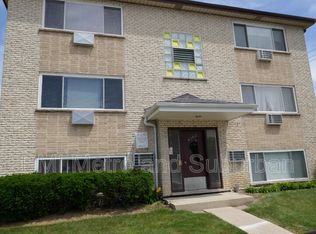 9202 Sally Ln, Schiller Park, IL 60176