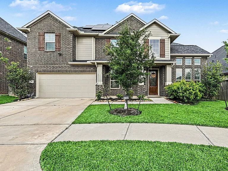2107 Brooke Avery Dr — Photo 2