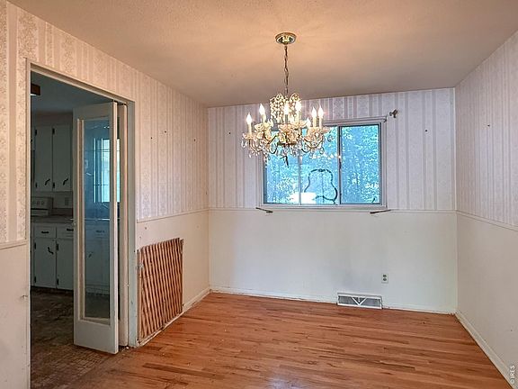 4th image of 975 E 9th Ave