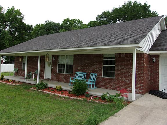 3rd image of 104 Water Oak Dr