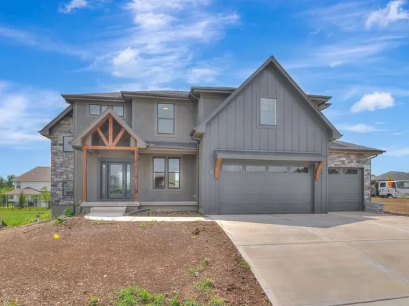 2700 NE Crestview St, Blue Springs, MO 64029
