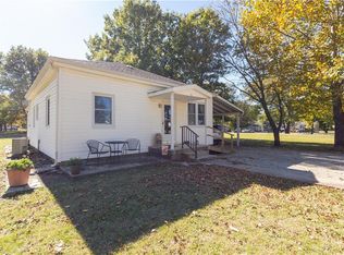 729 W 3rd St, Cherryvale, KS 67335