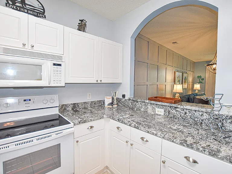 5825 Catalina Dr #723 — Photo 8