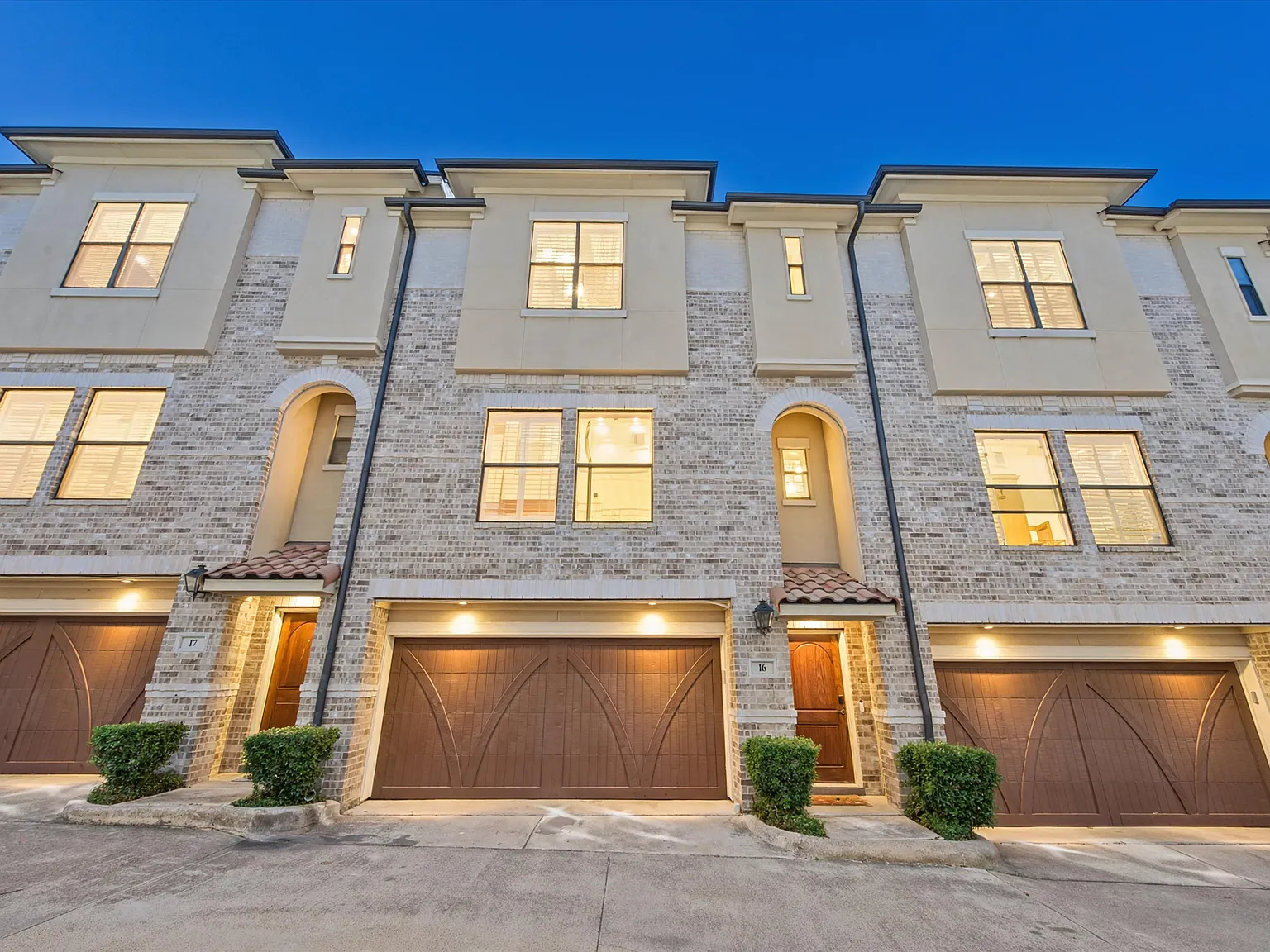 2 bed, 1437 sqft, $3,899 — Photo 2
