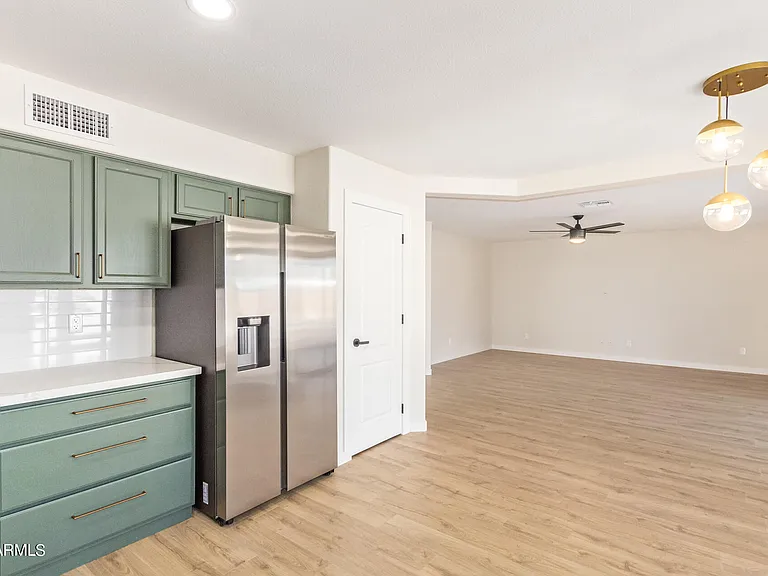 1018 W Kings Ave — Photo 11