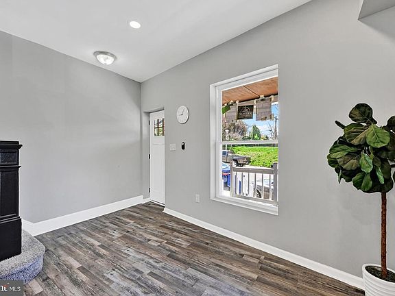 4th image of 3004 Weaver Ave