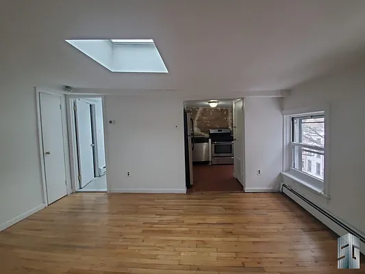 Rented by Skyline Group Real Estate | media 3