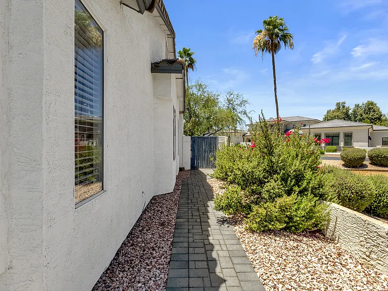 W Half Moon Way — Photo 8