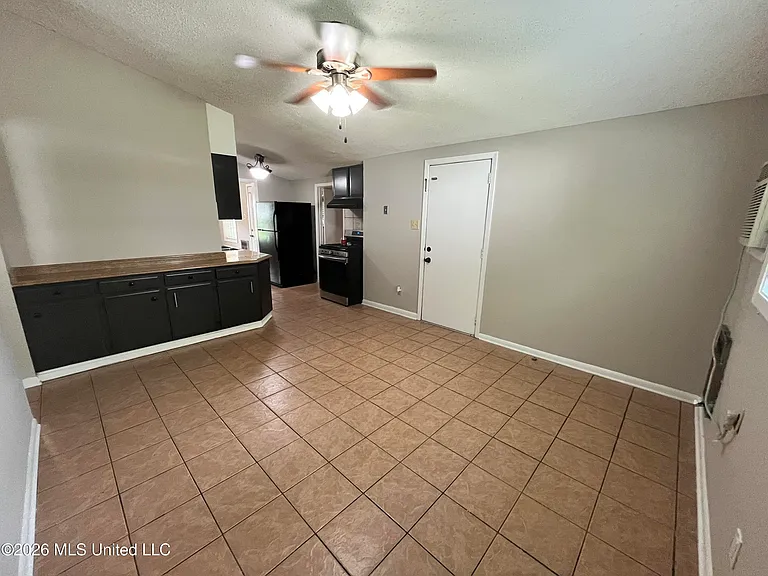 1598 Custer Dr — Photo 8