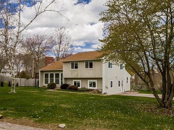 3rd image of 24 Gardenia Ln