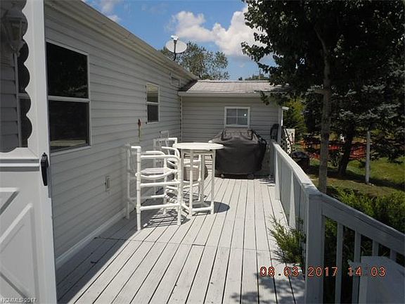 3rd image of 83 Summer Place Dr