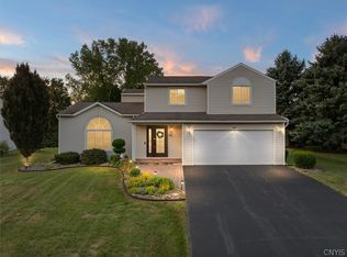 414 Mallard Dr, Camillus, NY 13031