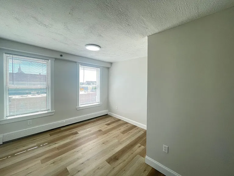 251 Pine St #304 — Photo 5