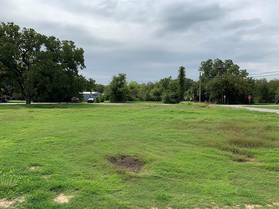 1st image of 302 E 7th St Lot 1R