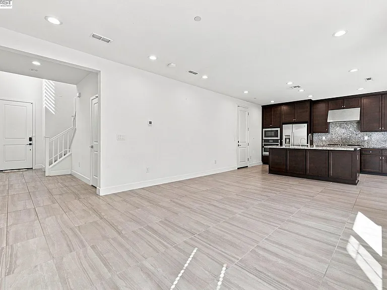33 W Roccolino Ln — Photo 12