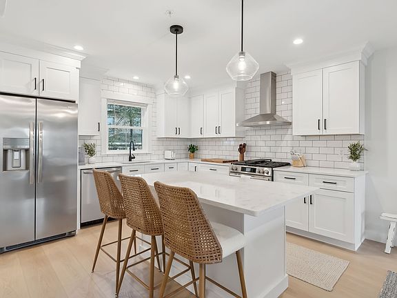 2nd image of 10 Overlook Dr #8