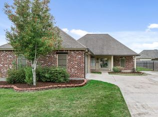 6081 Woodbend Dr, Zachary, LA 70791