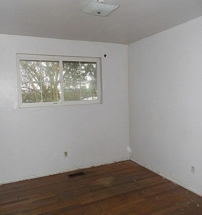 5th image of 2402 Loerland Dr