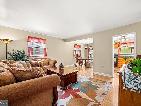 5th image of 518 W Anderson Ave