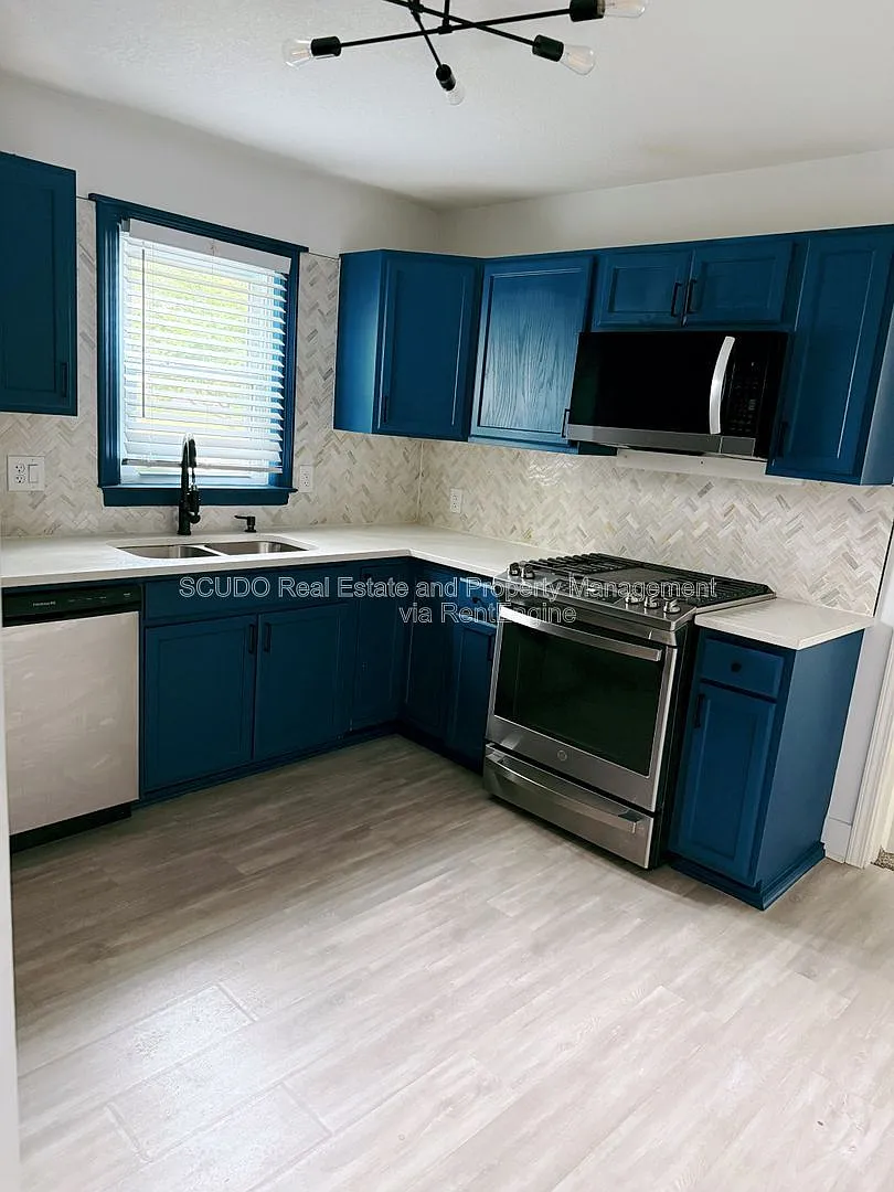 4 bed, 2.0 bath, $2,345 — Photo 3