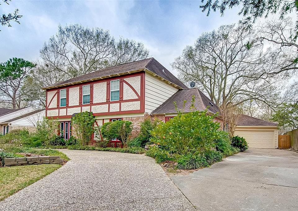1st image of 823 Forest Lake Dr
