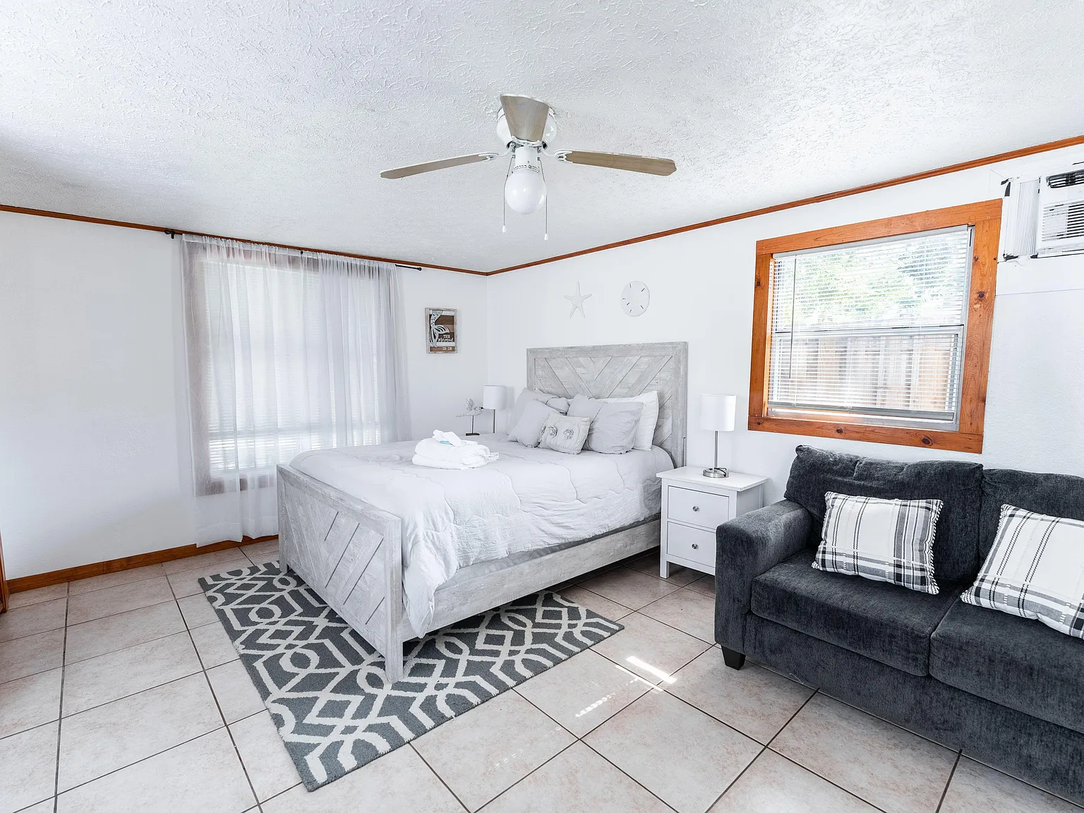 1 bed, 1.0 bath, 404 sqft, $1,594 — Photo 1