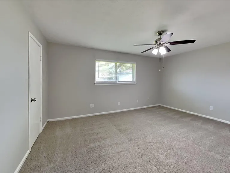 1920 Crooked Creek Ln — Photo 10
