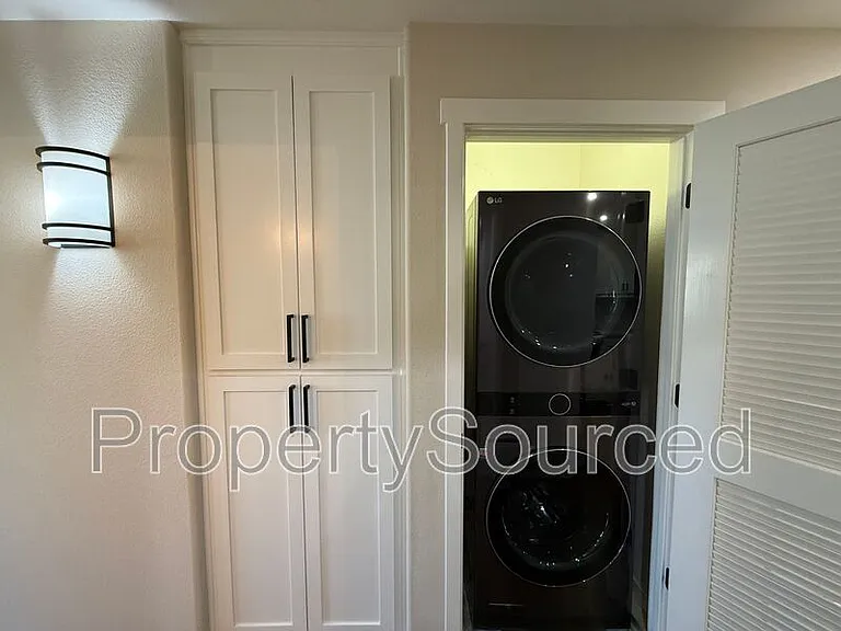 170 N North St #104 — Photo 18