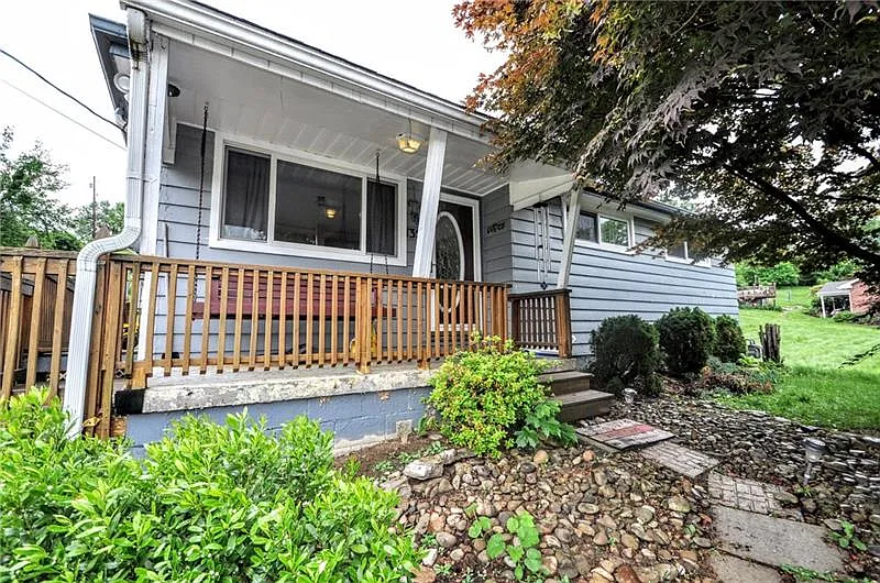 135 Ridgeview Ave photo 1