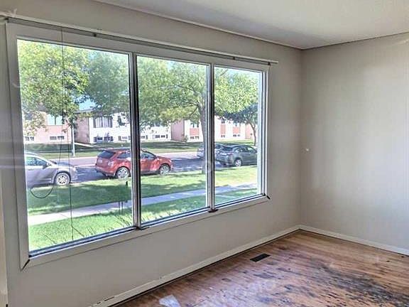 2nd image of 50 E Jerry Potts Blvd W
